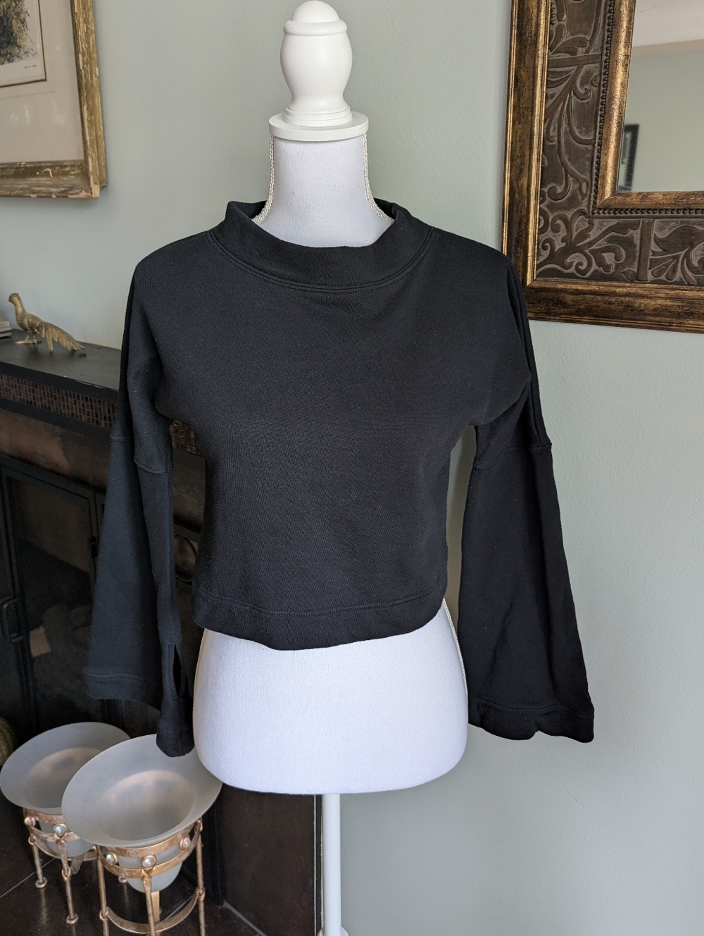Noli Yoga Bella Cropped Bell Sleeve Sweatshirt Women's Small Black USA Made